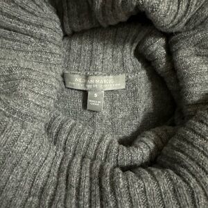 Neiman Marcus cashmere sleeveless turtleneck cable knit sweater tunic